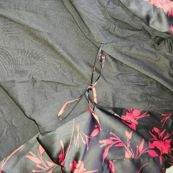 Nottibianche Robe SIZE Small Black & Red Floral EUC - Picture 13 of 13